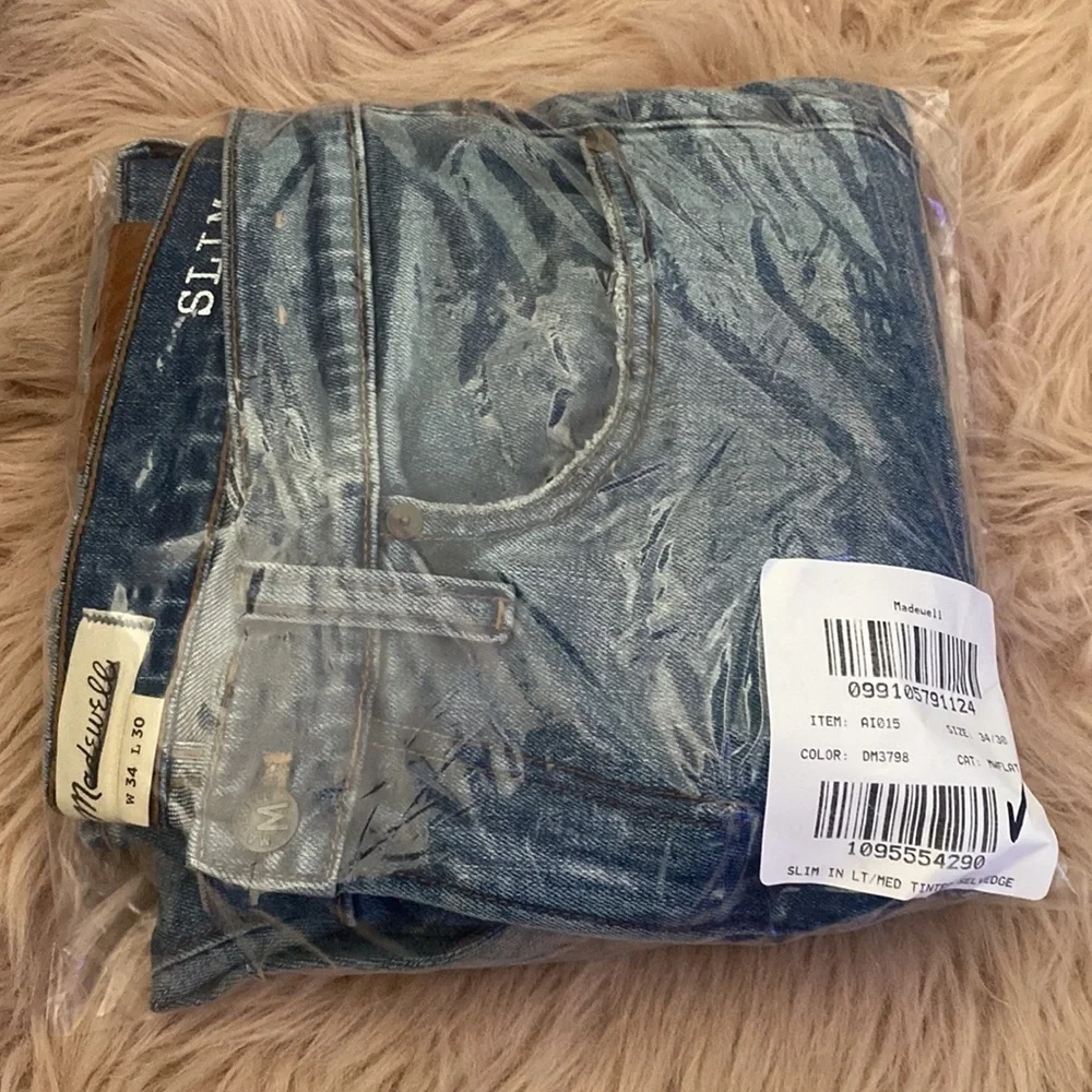 Madewell Selvedge Slim Authentic Flex Jeans in Darrington Wash AI015